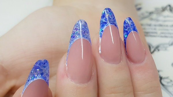 Idées de conception d'ongles en forme d'amande. Nouveaux articles avec un motif, français, ombre