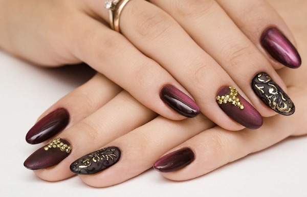 Idéias para manicure rosa para unhas curtas. Foto, desenho com strass, padrão, esfregando, polonês de gel