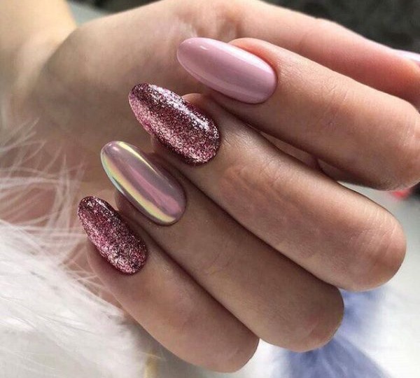 Idéias para manicure rosa para unhas curtas. Foto, desenho com strass, padrão, esfregando, polonês de gel