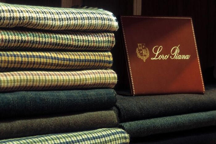 Loro Piana: pantofi, haine, costume, jachete din puf, jachete, fire, textile. Istoria companiei, modă, stil, colecții