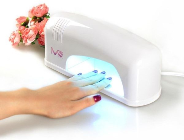 Lampes UV pour ongles. Types, fonctions, quoi acheter, coût