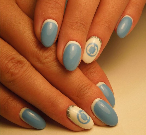 Manicure em tons de azul. Verniz para foto gel, gradiente, goma laca para unhas curtas e compridas. Design, técnicas