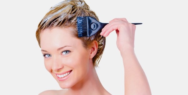 Descoloração do cabelo em casa com água oxigenada. Produtos profissionais sem amônia, cremes, pós, máscaras