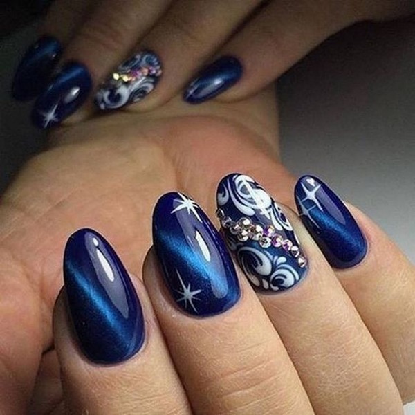 Manicure escura para unhas curtas. Fotos, ideias, novos designs 2024