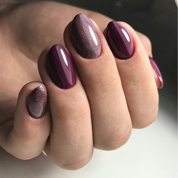 Manicure escura para unhas curtas. Fotos, ideias, novos designs 2024