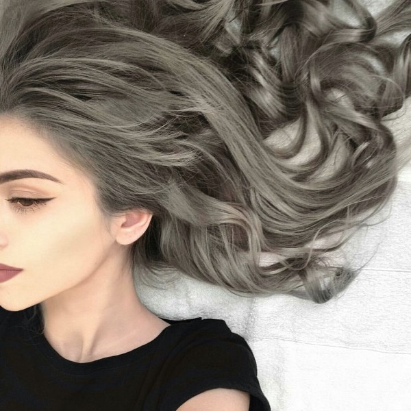 Cabelo cinza escuro. Foto, qual pintura é melhor. Quem combina