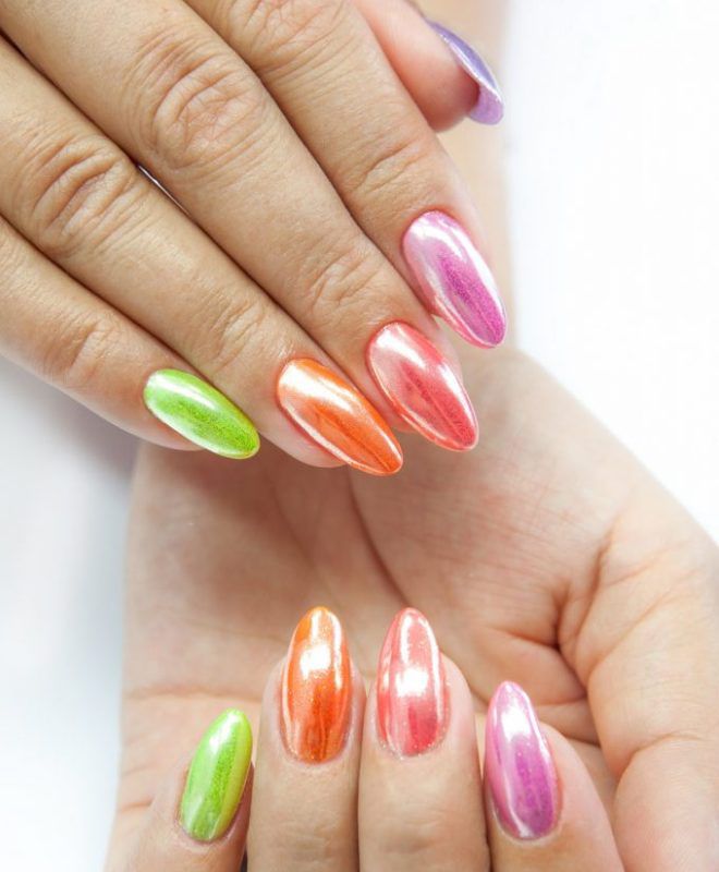 Manicure cores diferentes em mãos diferentes. A combinação de cores, fotos, ideias 2024