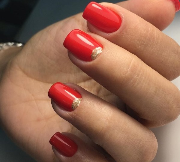 Idéias de design para manicure com esmalte de gel para unhas quadradas curtas 2024. Foto