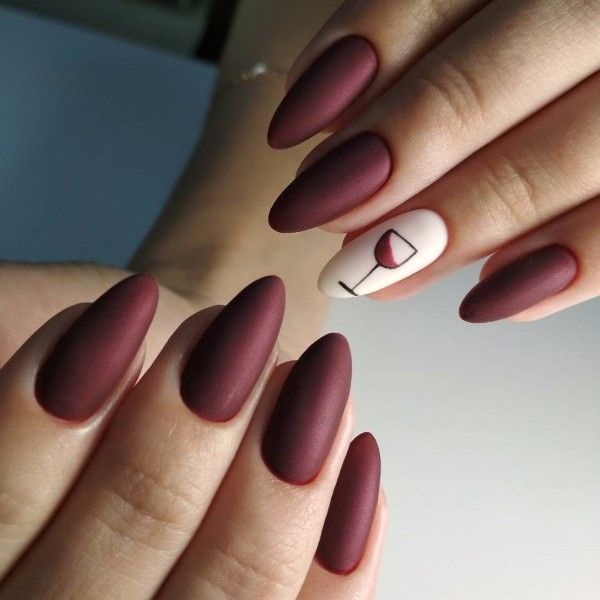 Manicure Burgundy para unhas curtas. Fotos, designs e tendências para 2024