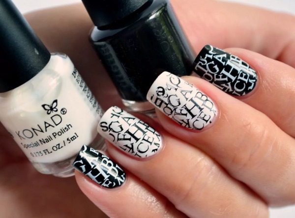 Desenho de unhas preto e branco. Foto de novos itens com strass, prata, jaqueta de serviço, ouro, padrão