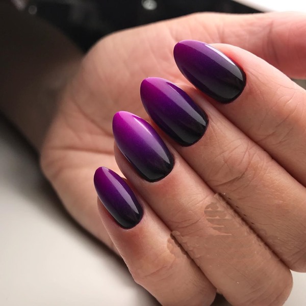 Manicure roxa para unhas curtas. A combinação de cores, fotos, novos itens 2024 polonês gel