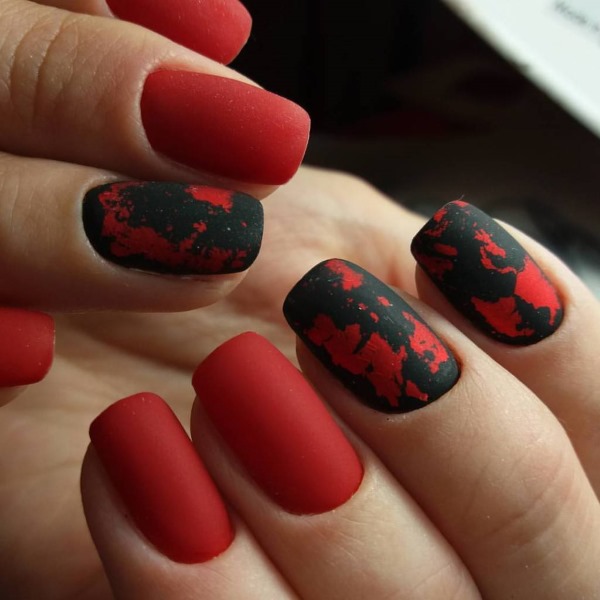 Manicure vermelho com preto. Foto, novos designs 2024, para unhas curtas e longas