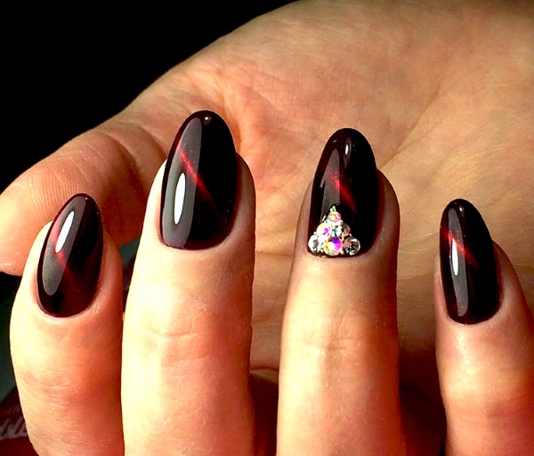 Manicure vermelho com preto. Foto, novos designs 2024, para unhas curtas e longas