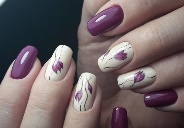 Manucure dans les tons violets pour ongles courts et longs avec vernis gel, shellac. Une photo