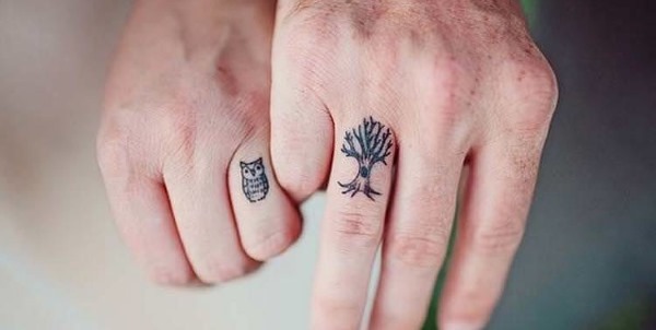 Tatuagens emparelhadas para dois amantes, para amigos, irmãs. Pequenos esboços, idéias de letras