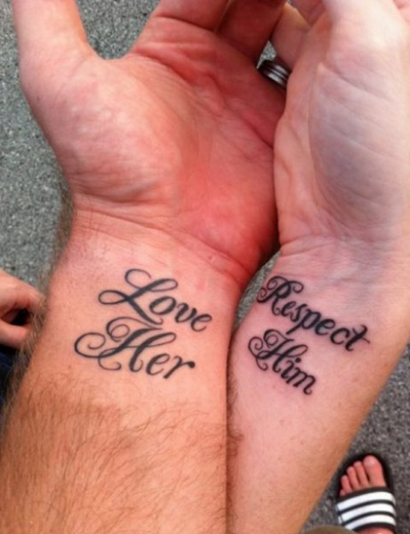 Tatuagens emparelhadas para dois amantes, para amigos, irmãs. Pequenos esboços, idéias de letras