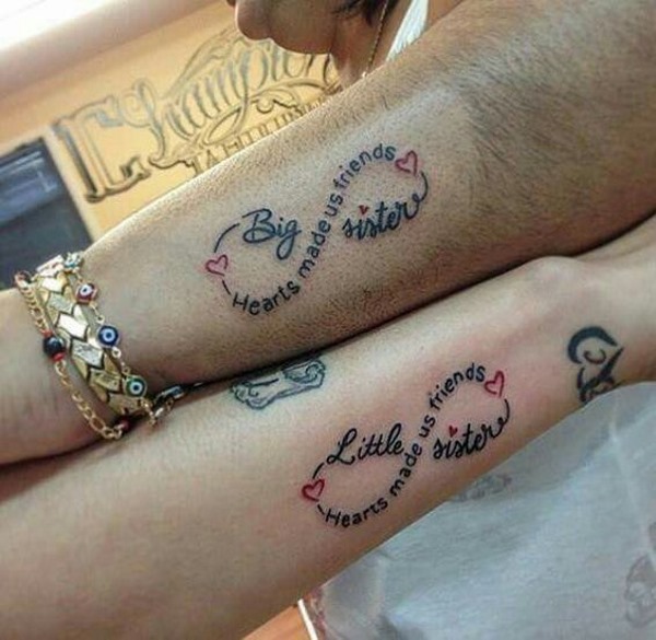 Tatuagens emparelhadas para dois amantes, para amigos, irmãs. Pequenos esboços, idéias de letras