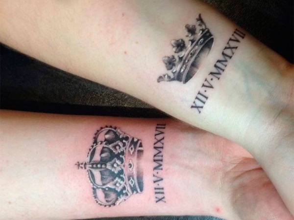 Tatuagens emparelhadas para dois amantes, para amigos, irmãs. Pequenos esboços, idéias de letras