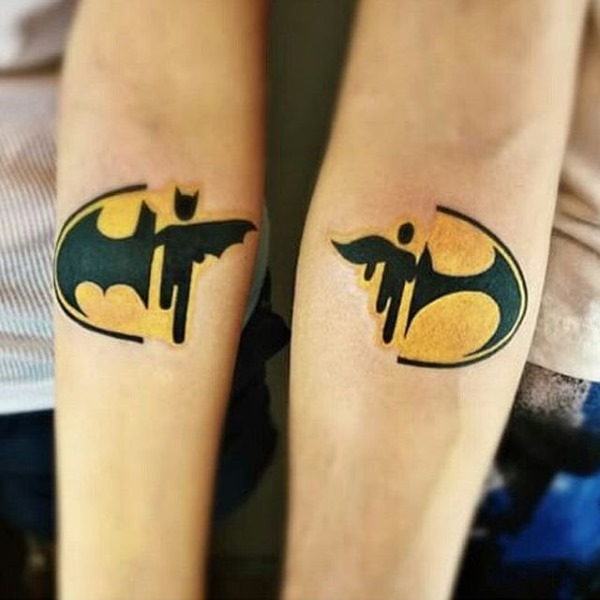 Tatuagens emparelhadas para dois amantes, para amigos, irmãs. Pequenos esboços, idéias de letras