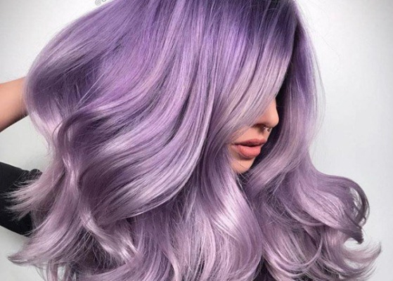 Cabelo roxo acinzentado. Foto, quem combina. Tintas, técnicas de tingimento