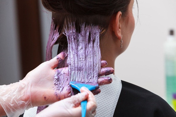 Produits de teinture des cheveux. Le meilleur professionnel pour les cheveux gris, après mise en évidence, éclaircissement