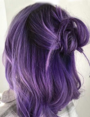 Cabelo roxo escuro para meninos e meninas. Fotos, tintas, técnicas de pintura