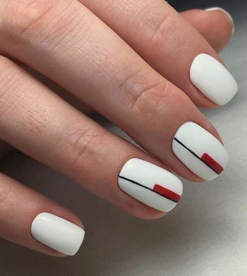 Desenho de unhas em branco. Foto com strass, dois, novos itens 2024