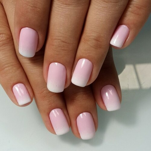 Delicada manicure rosa com desenhos para unhas compridas e curtas. Foto 2024