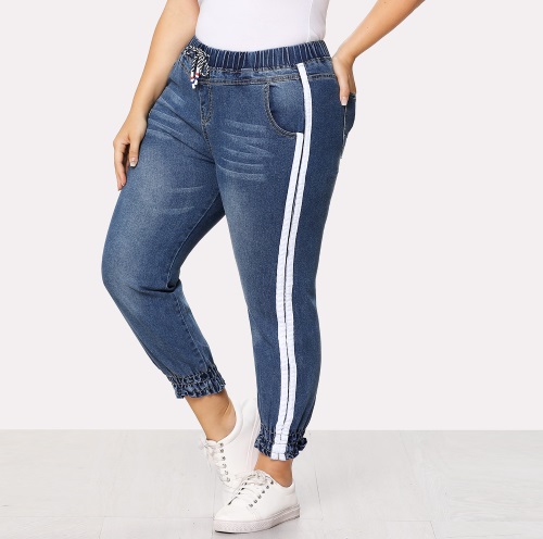 Jeans feminino com listras. Na moda ou não este ano, o que vestir, foto