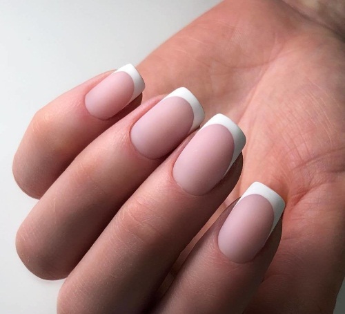 Manucure française pour les ongles pointus. Photos, nouveau design 2024