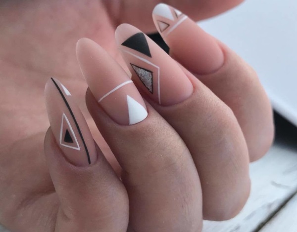 Geometria nas unhas. Desenhos, técnicas, ideias, como fazer passo a passo com uma foto