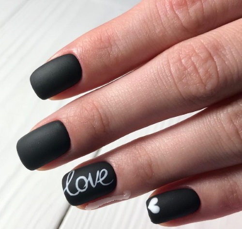 Manicure com letras nas unhas. Fotos em russo, inglês, ideias de moda