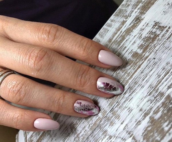 Manicure com letras nas unhas. Fotos em russo, inglês, ideias de moda