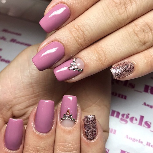 Layout de strass nas unhas. Foto de manicure, lindas opções, ideias, esquemas