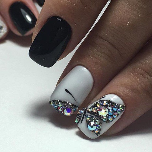 Layout de strass nas unhas. Foto de manicure, lindas opções, ideias, esquemas