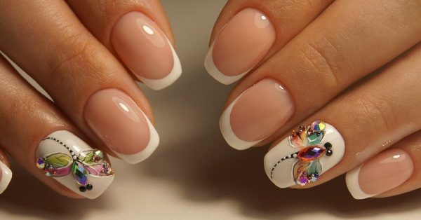 Layout de strass nas unhas. Foto de manicure, lindas opções, ideias, esquemas