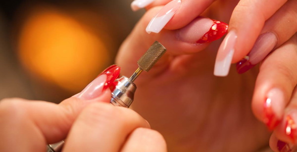 Cortadores para remover o polidor de gel.Qual é o melhor tratamento de unhas