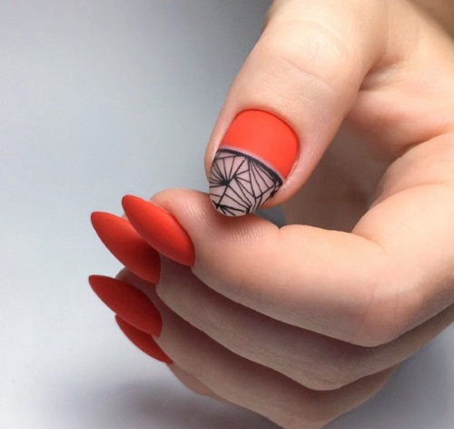 Desenho de unhas em manicure com verniz vermelho. Fotos, tendências da moda em 2024