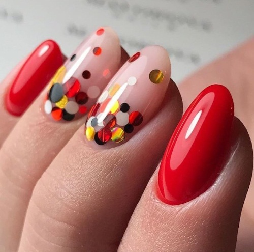 Desenho de unhas em manicure com verniz vermelho. Fotos, tendências da moda em 2024