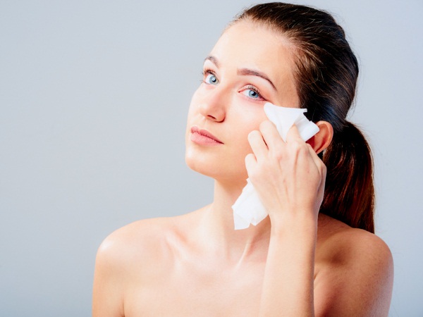 Maquillage de jour pour les débutants pour les yeux verts, bleus, gris, bruns. Étape par étape avec photo