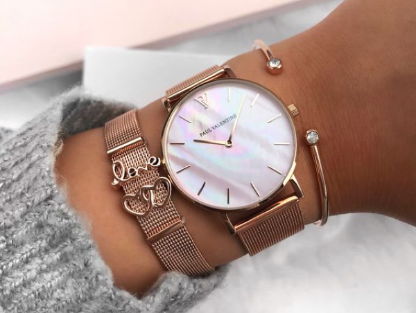 Montre-bracelet de marque pour femme. Comment choisir, timbres, ventes