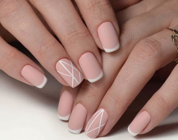 Manicure francesa para unhas curtas e longas. Foto, opções de design com strass, lantejoulas, fricção, padrão