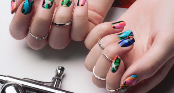 Linda manicure em unhas curtas. Foto, como fazer, ideias de design