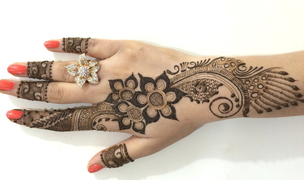 Mehendi disponível para iniciantes. Esboços de fotos, desenhos passo a passo