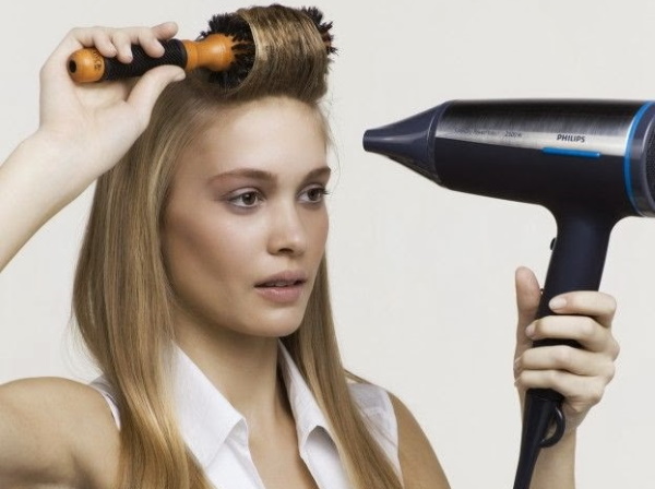 Penteados em ondas para cabelos médios. Foto de como fazer com franja e sem