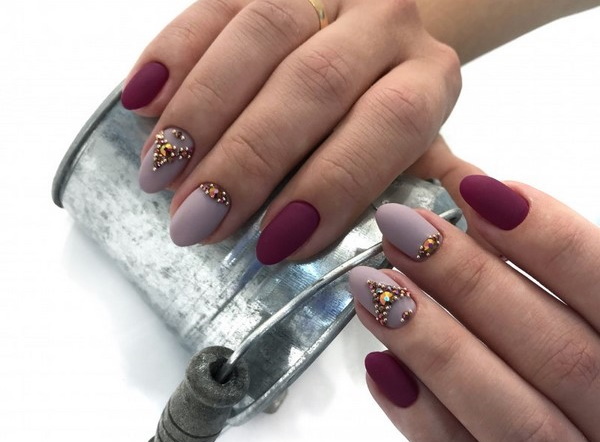 Linda manicure com strass. Fotos, tendências em 2024, designs de moda, técnicas