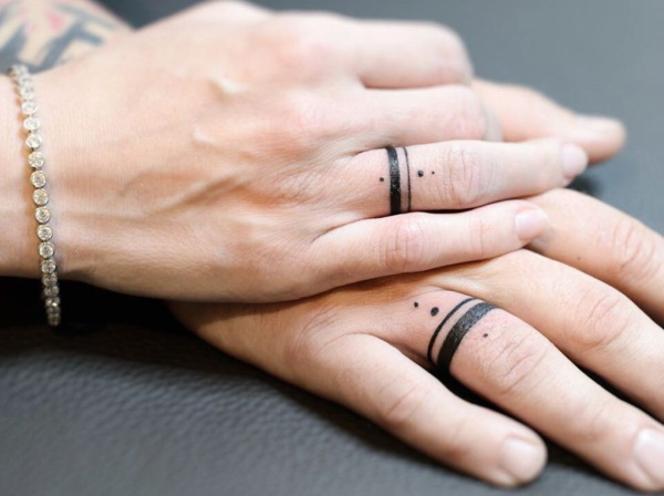 Tatouages ​​pour un couple d'amoureux avec sens, inscriptions, photos avec décodage