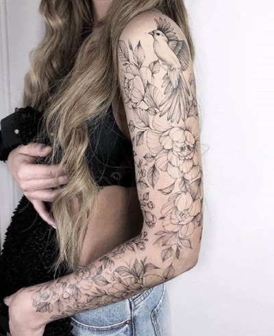 Dessins de tatouage à la main pour les filles. Une photo