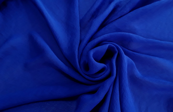 Royal blue. Foto, combinação com outras cores nas roupas