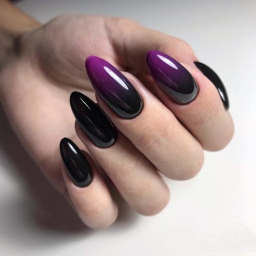 Manichiură liliacă cu design gel polish pentru unghii scurte, lungi